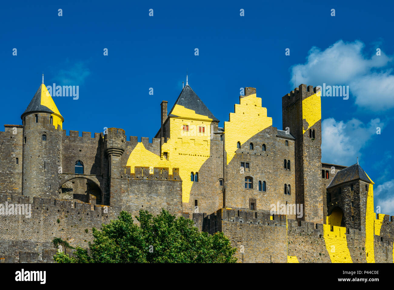 Carcassonne, einem Hügel Stadt im südlichen Frankreich, ist ein UNESCO-Weltkulturerbe, berühmt für seine mittelalterlichen Zitadelle Stockfoto