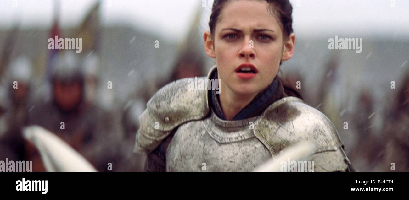 Kristen Stewart Snow White Huntsman Stockfotos Und Bilder Kaufen Alamy