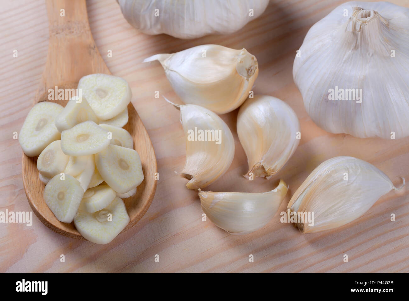 Gehackten Knoblauch bereit zu Kochen und Geschmack viele Rezepte. Stockfoto