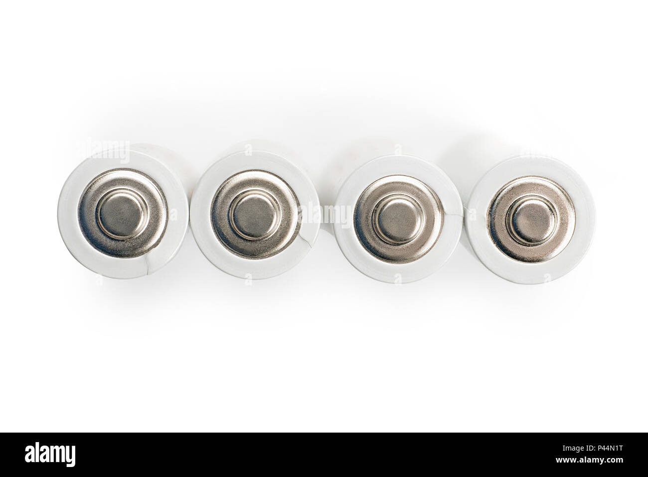 Vier weißen AA-Batterien Ansicht von oben. Auf weiß Isoliert Stockfoto
