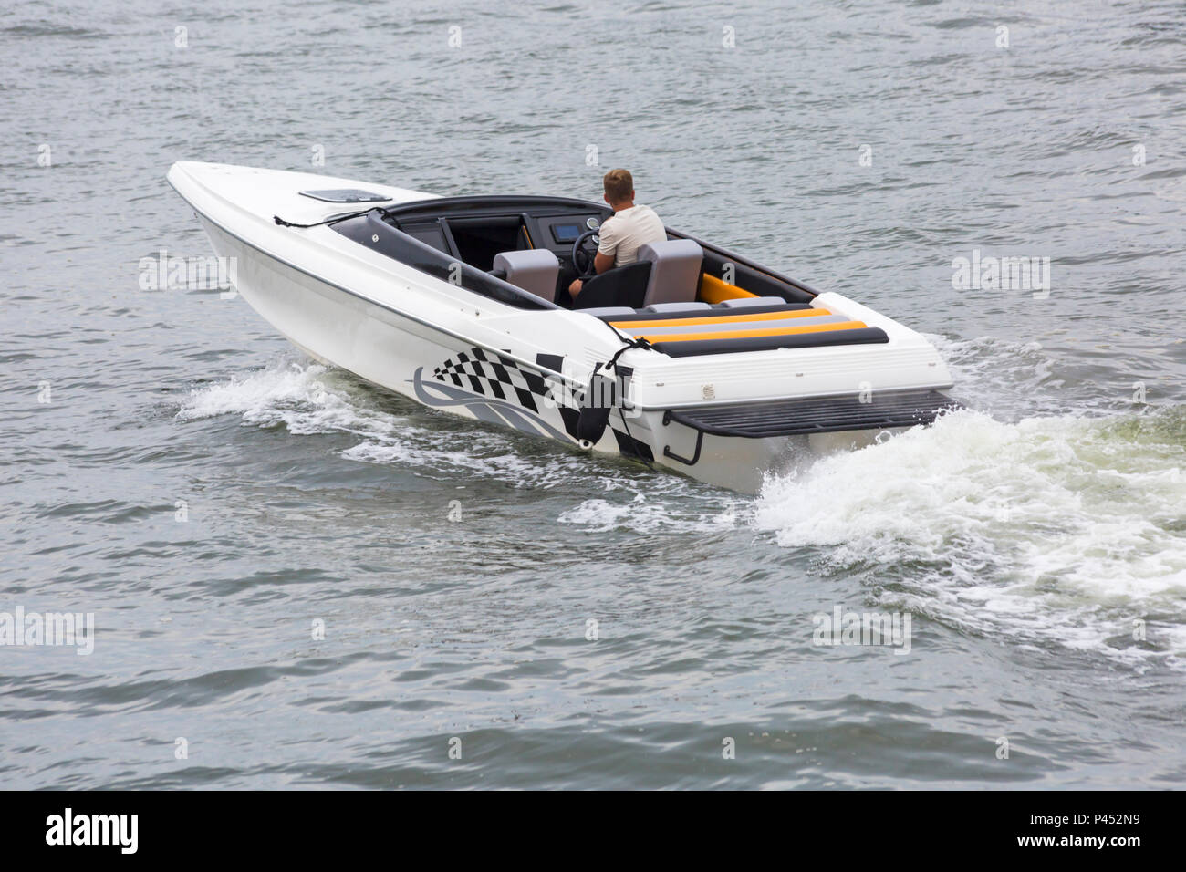 Bootfahren in Poole, Dorset UK im Juni Stockfoto