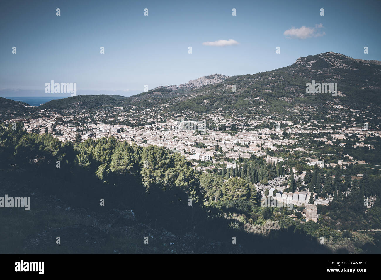 Hohe Betrachtungswinkel der Stadt Soller, Mallorca Stockfoto