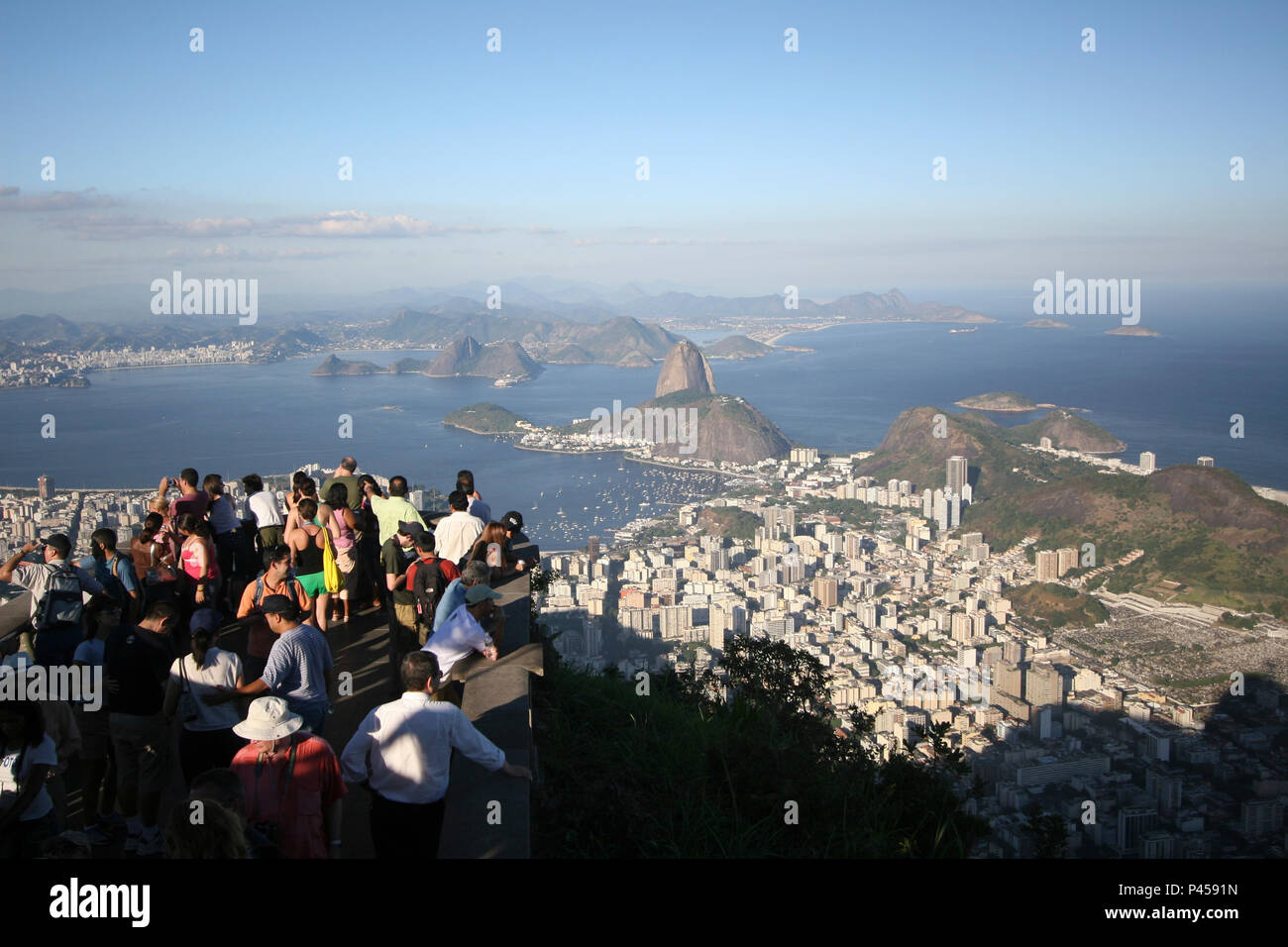 Vista do Cristo Redendor. Turistas. Rio de Janeiro/RJ Daten: 23/04/2007 Foto: Tales Azzi/Fotoarena Stockfoto