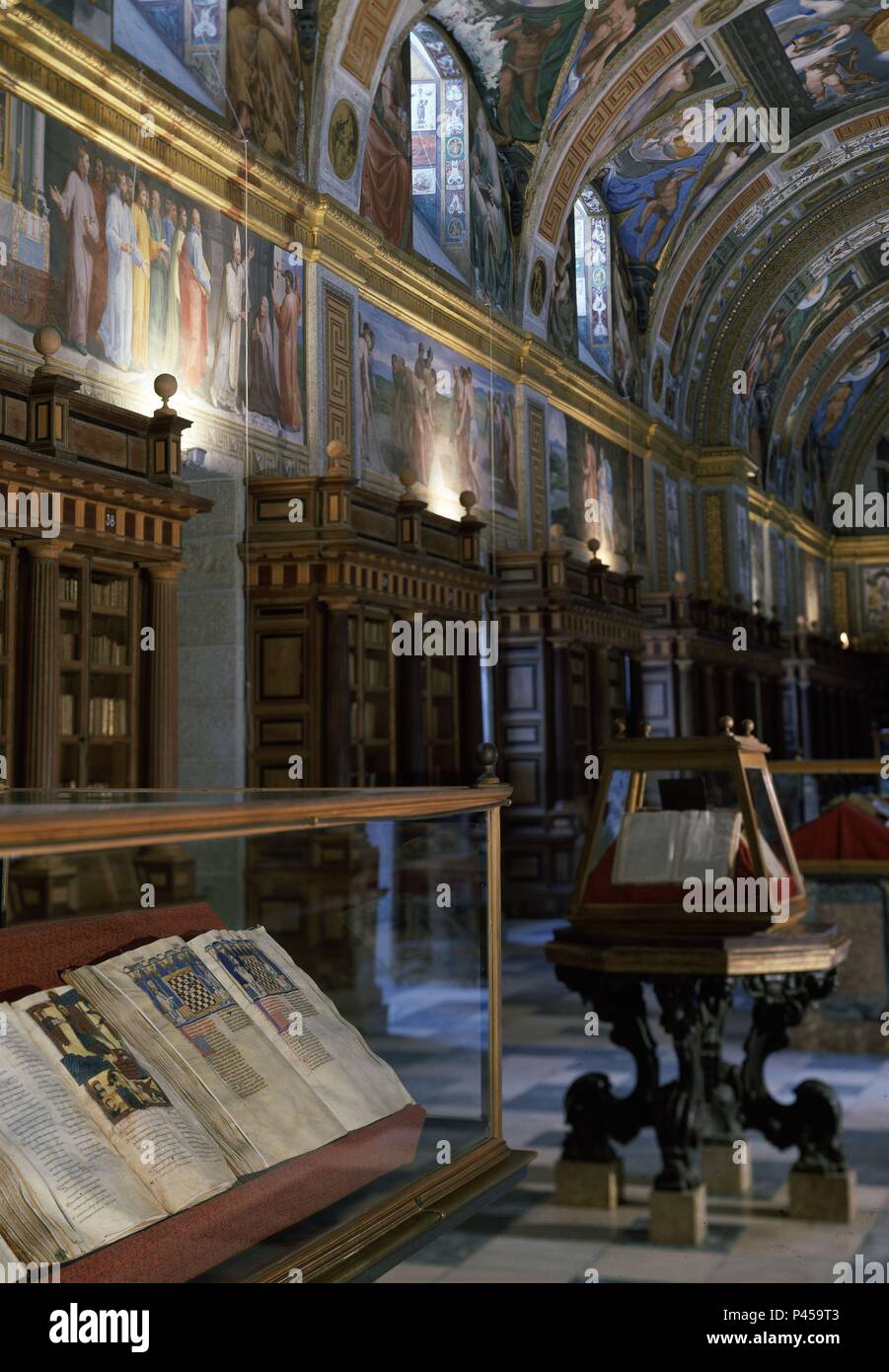 VISTA Y EXPOSICION DEL LIBRO DE JUEGOS DE Alfonso X El Sabio. Lage: MONASTERIO - BIBLIOTECA - EDIFICIO, SAN LORENZO DEL Escorial, Madrid, Spanien. Stockfoto