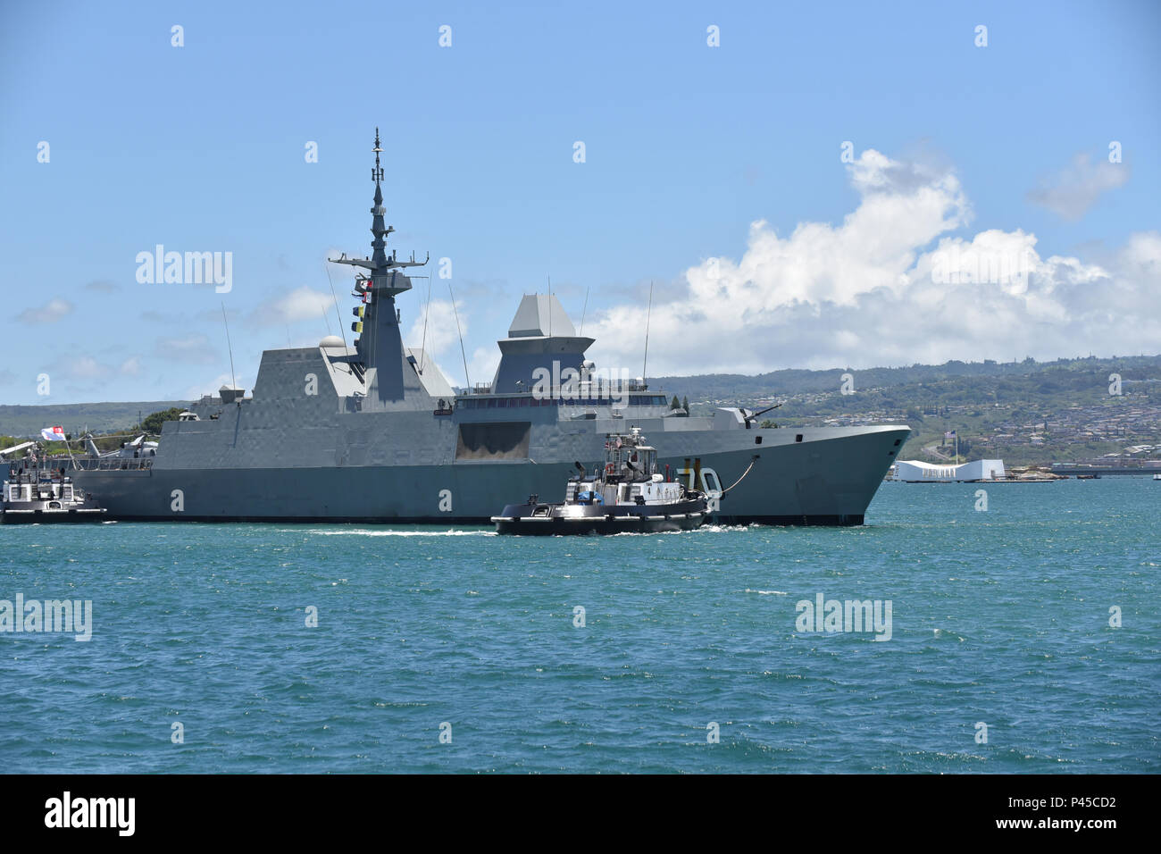 160628-O-BA 356-001 Pearl Harbor (28. Juni 2016) Republik Singapur Marine Fregatte RSS Standhaft (FFG 70) kommt beim Joint Base Pearl Harbor-Hickam für Rim der Pazifik 2016. 26 Nationen, mehr als 40 Schiffe und u-Boote, mehr als 200 Flugzeugen und 25.000 Mitarbeiter an Rimpac vom 30. Juni bis 4. August, in und um die hawaiischen Inseln und Südkalifornien. Die weltweit größte internationale maritime Übung RIMPAC bietet eine einzigartige Gelegenheit, dass Training hilft den Teilnehmern fördern und die kooperativen Beziehungen, die für die Gewährleistung der Sicherheit sind kritisch und Sustain Stockfoto