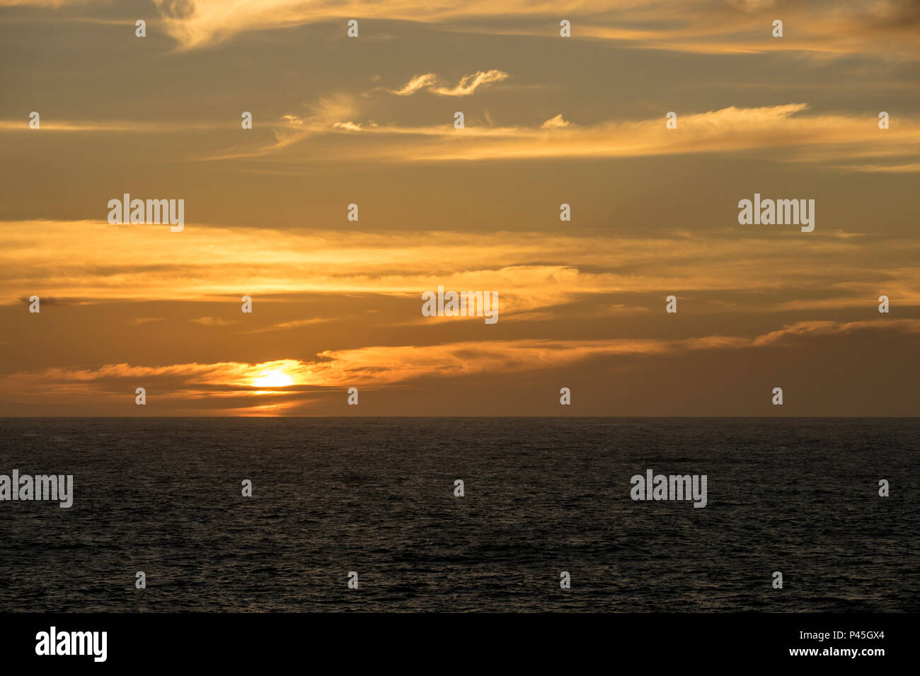 Sonnenuntergang auf Tristan da Cunha Insel im Südatlantik Stockfoto