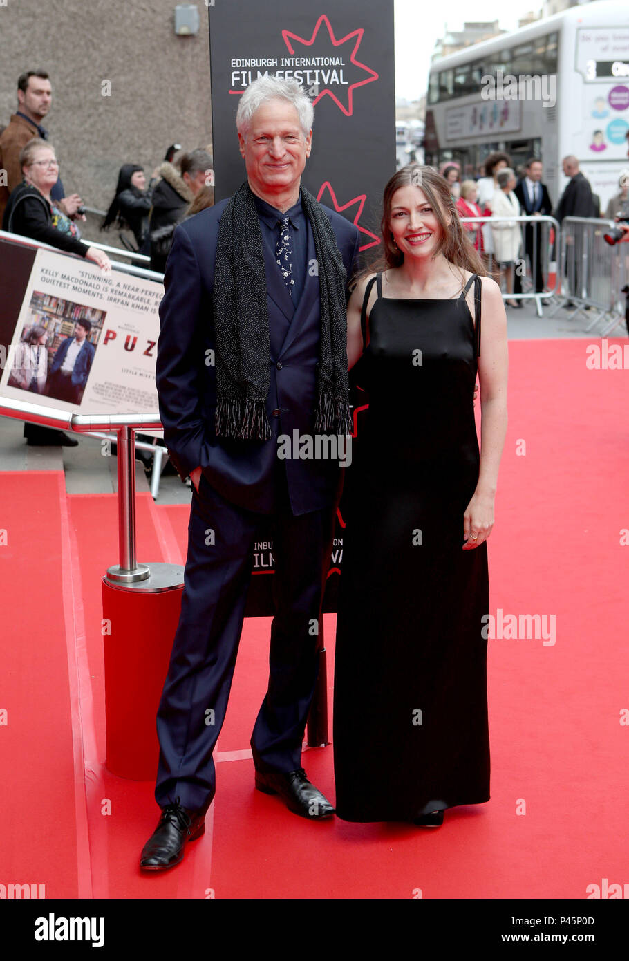 Schauspielerin Kelly Macdonald und Regisseur Marc Turtletaub ankommen auf dem roten Teppich auf dem Festival Theater, Edinburgh, für die Premiere von Puzzle in der Eröffnungsnacht des 2018 Edinburgh International Film Festival. Stockfoto
