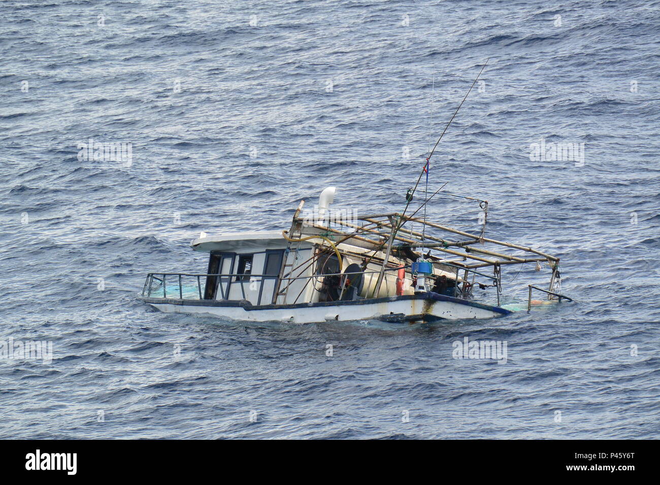 Die teilweise versunkenen Schiff Alexa schwebt im zentralamerikanischen  Gewässern, in denen die vier Fischer gerettet wurden, medizinisch  untersucht und zu einem späteren Zeitpunkt ein Costa Rica Küstenwache Schiff  übertragen. Cutter Alert reagierte