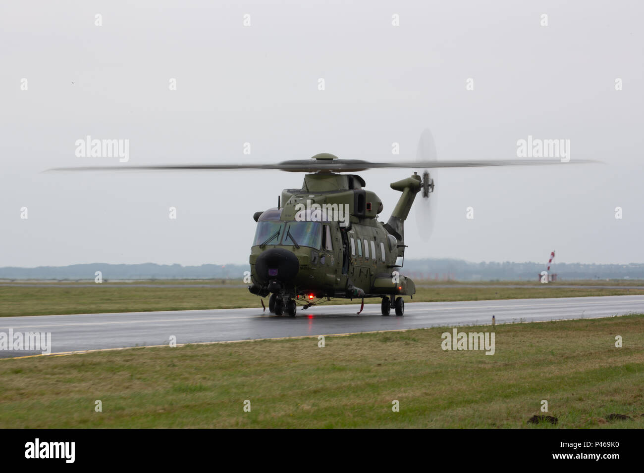 Finnische NH90 Hubschrauber Rollen Stockfoto