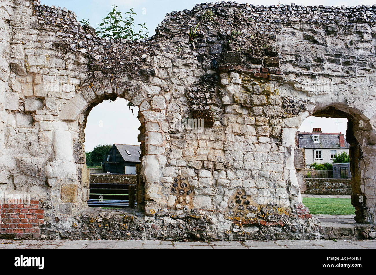 Bögen und Wand der Blackfriars Dominikanerkloster bleibt in Arundel, West Sussex, Südengland Stockfoto