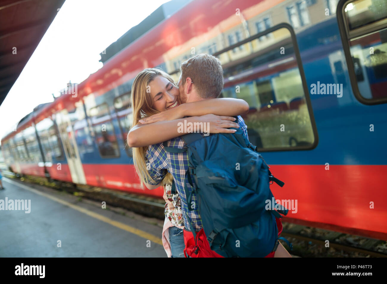 Schönes Paar Abschied am Bahnhof Stockfoto