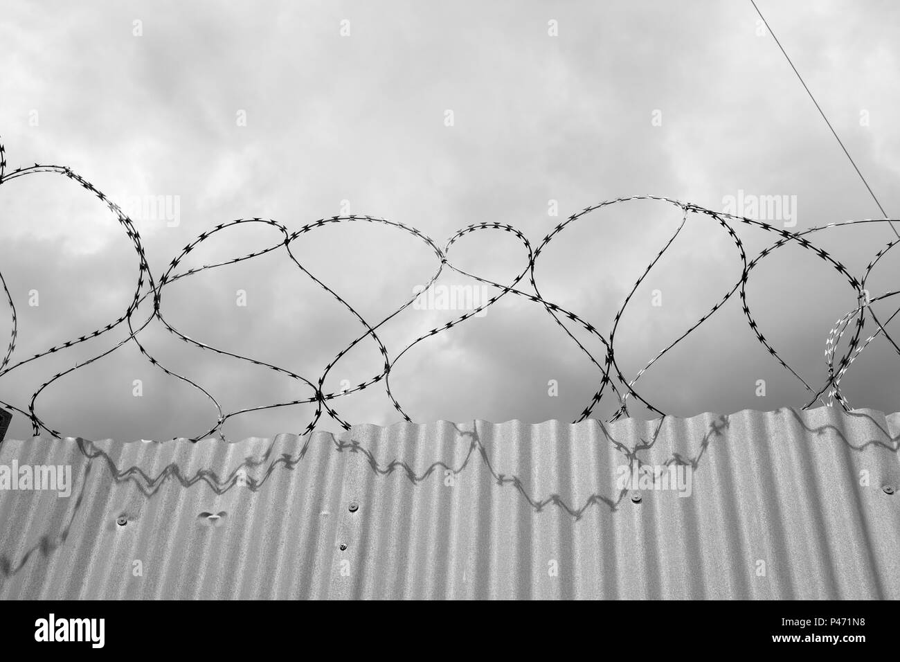 Hohe Sicherheit Stacheldraht zaun Stockfoto