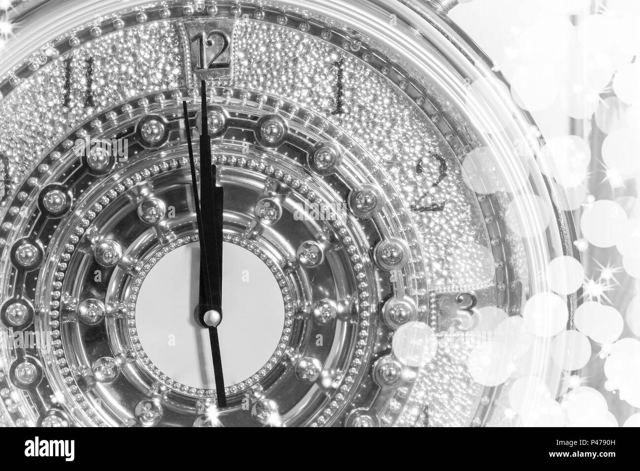 Das neue Jahr um Mitternacht Zeit, Luxus gold Uhr Countdown zum neuen Jahr, Lichteffekt. Stockfoto