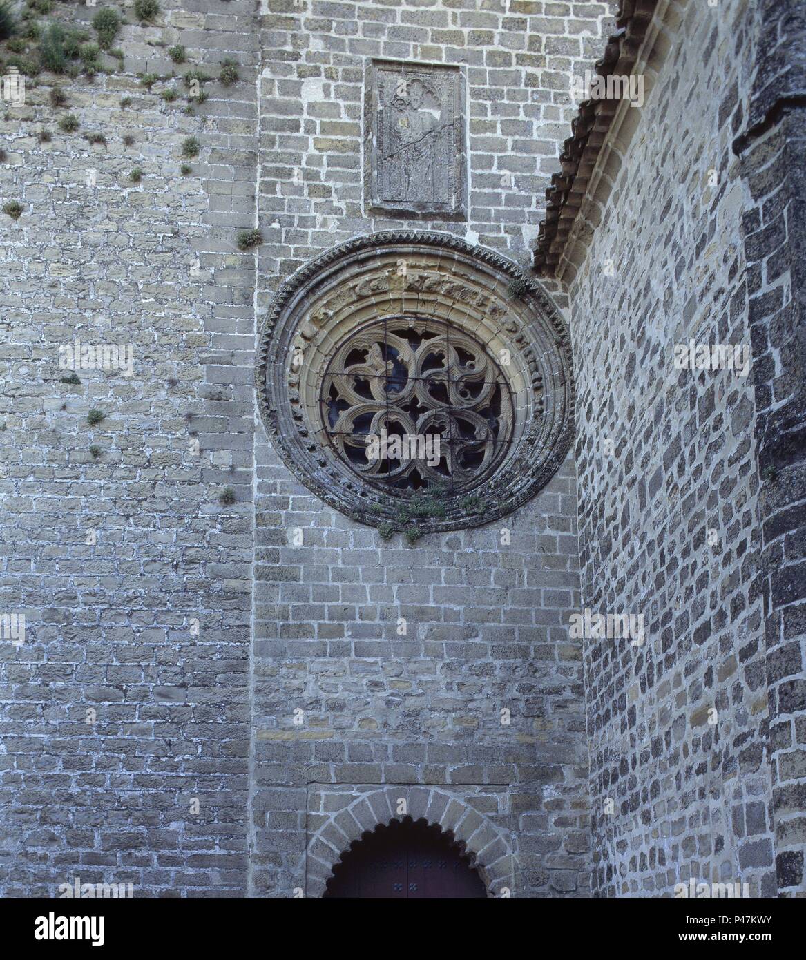 Exterieur - FACHADA OESTE - PUERTA DE LA LUNA Y ROSETON GOTICO. Lage: Catedral, Baeza, Jaen, Spanien. Stockfoto