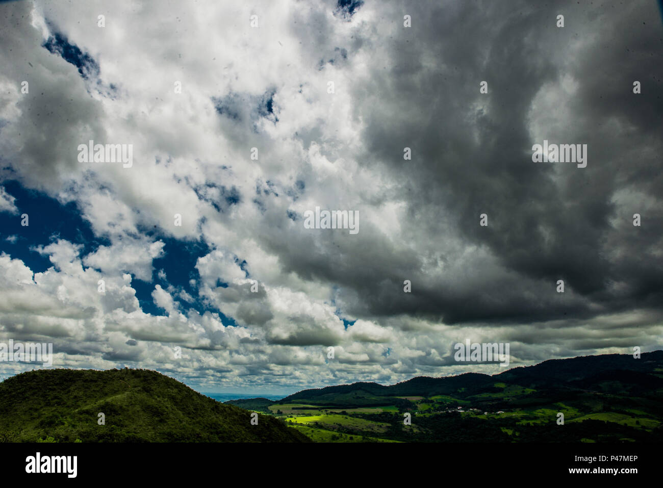 "Àguas da Prata, SP - 08/02/2015: Vista da Serra da Mantiqueira. (Foto: Alexandre Carvalho/Fotoarena) Stockfoto