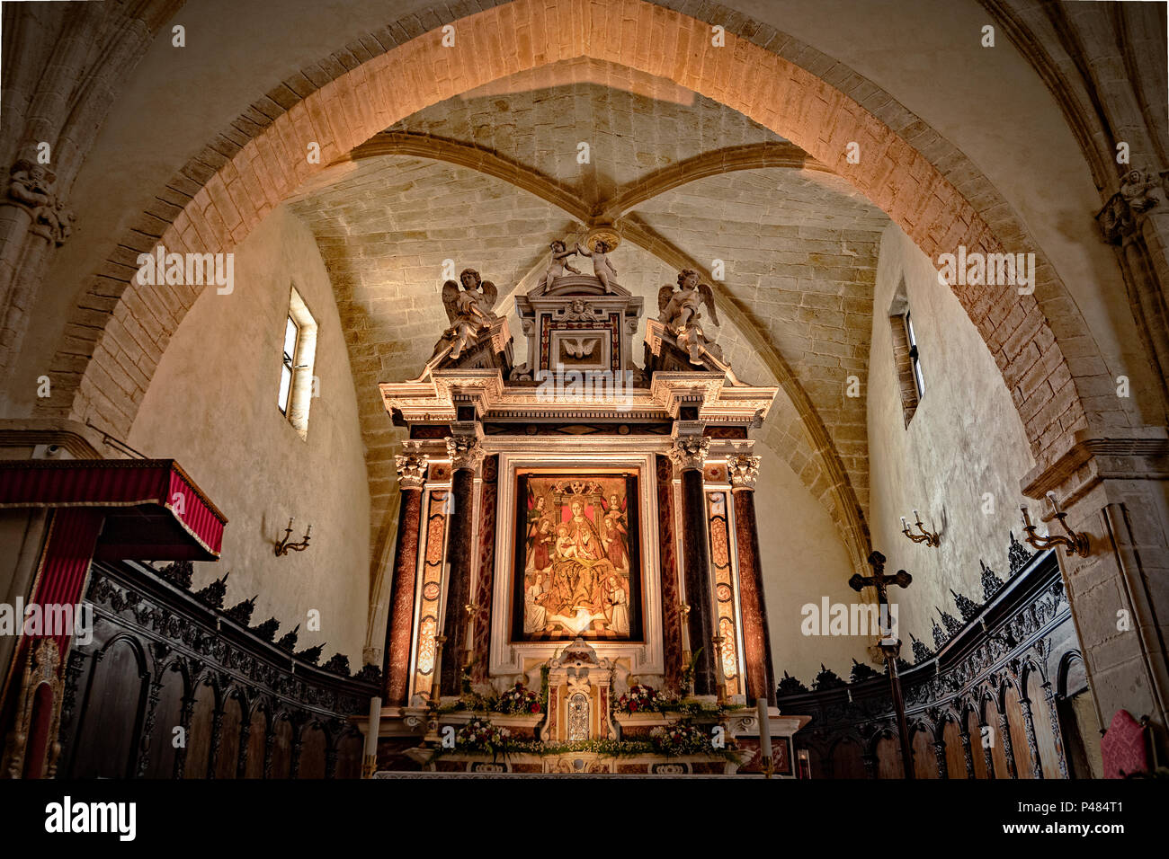 Madonna con bambino assisa in trono Fotos und Bildmaterial in hoher