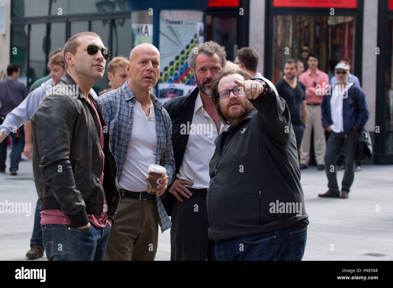 Original Film Titel: EIN GUTER TAG ZUM STERBEN. Englischer Titel: EIN GUTER TAG ZUM STERBEN. Regisseur: John Moore. Jahr: 2013. Stars: Bruce Willis; John Moore; SEBASTIAN KOCH; JAI COURTNEY. Quelle: Twentieth Century Fox/Album Stockfoto