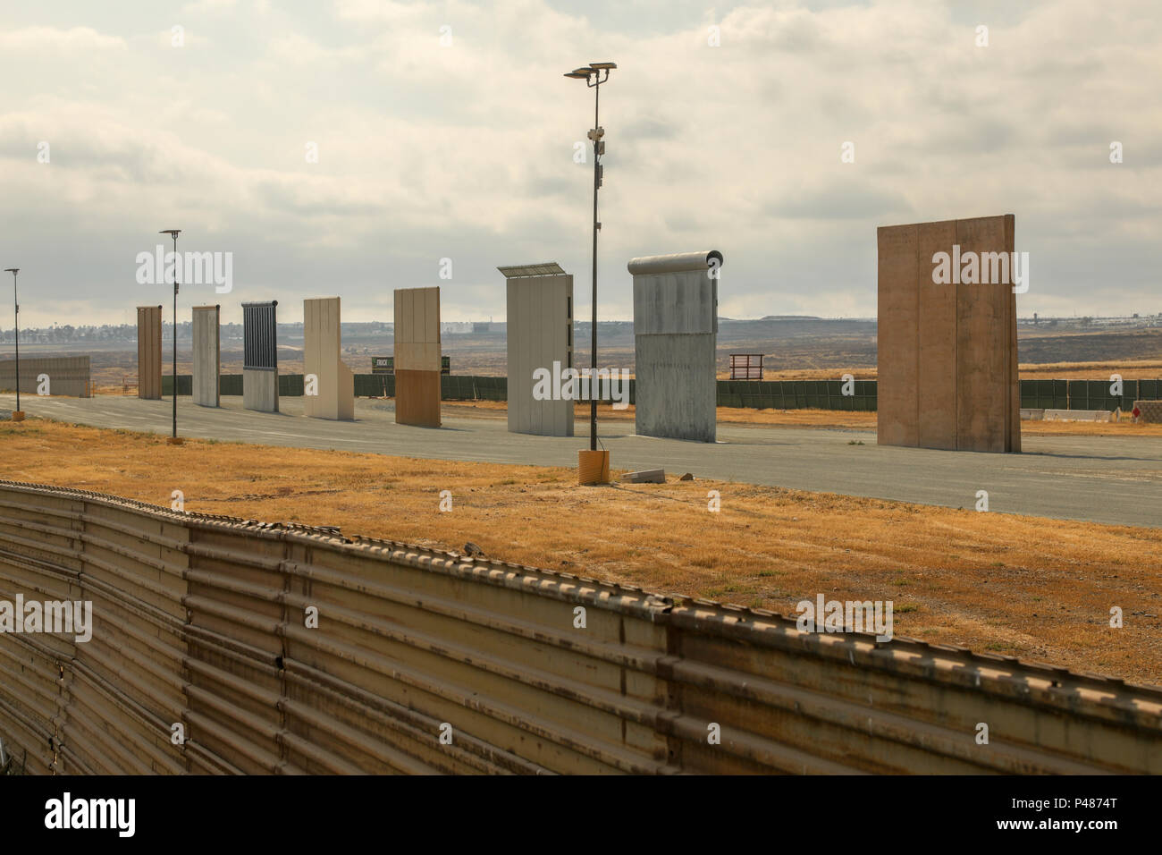 Prototypen der vorgeschlagenen neuen Trump Wand errichtet in der Nähe der Otay Mesa der Einreise in Kalifornien und Tijuana, Mexiko. Stockfoto