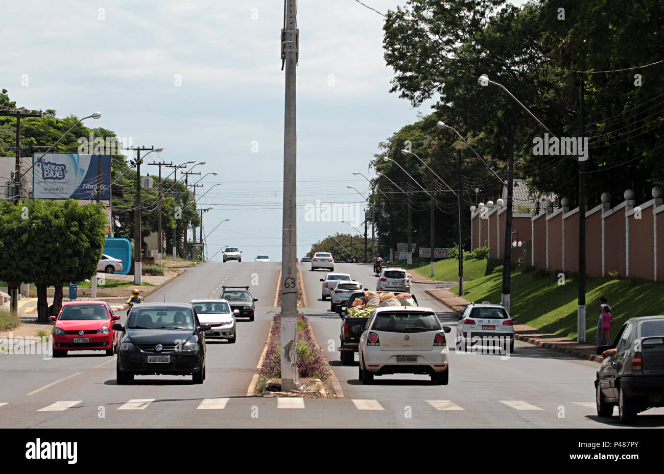 (29329) FALTA COMBUSTÍVEL E TRANSPORTE URBANO PR - Foz do Iguaçu - PARANÁ - Para combustível Economizar - wie Empresas tun Transporte coletivo adotaram um cronograma horários emergencial de-Os ônibus circulam normalmente apenas Nos horários de Pico - keine Meditation da Manhã e Finale da Tarde-das 5 Uhr às8h30e Das 16:30 às 19h - Essa medida fi adotada Pela falta de cobustível na Cidade de Foz do Iguaçu - por Conta dos bloqueis de Estrada realizados pelos vários caminhoneiros-Na cidade postos de combustível estão fechados-Na foto-Pricipais avenidas sem Movimento de ônibus em Foz do Iguaçu - Fot Stockfoto