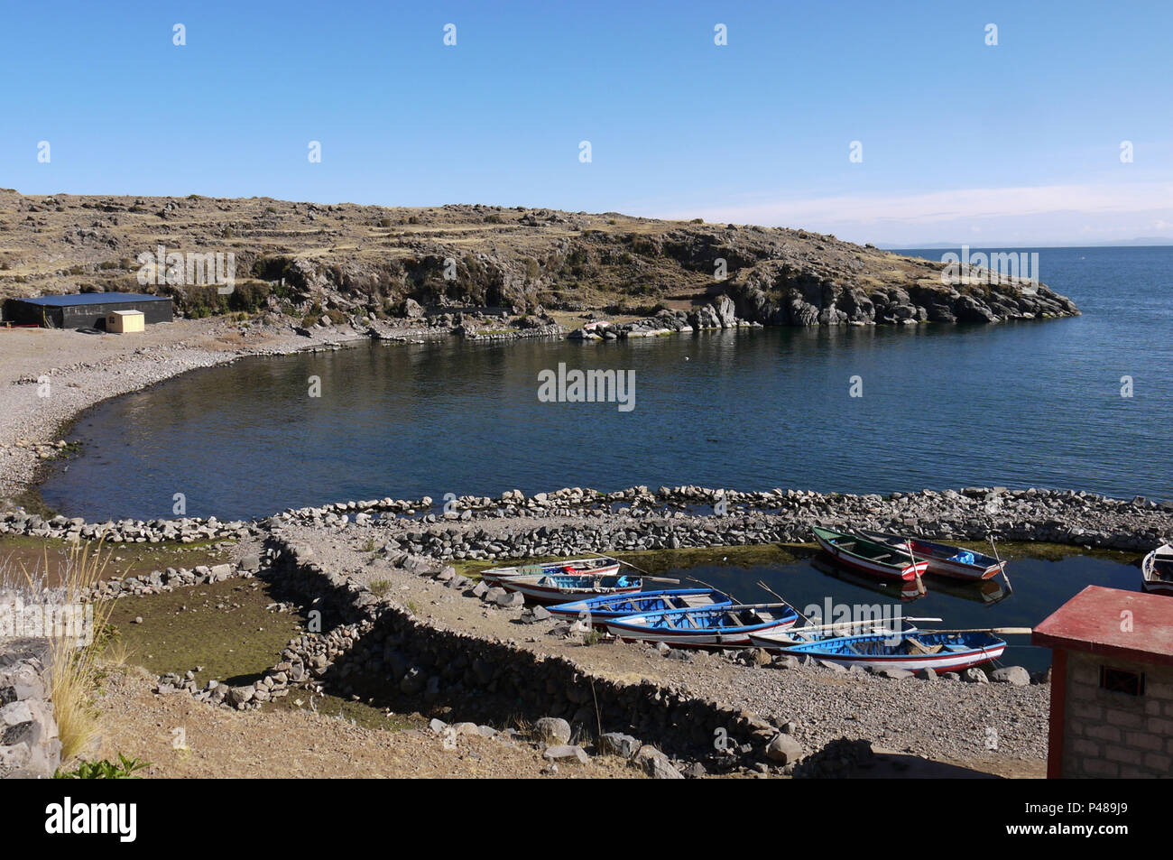 Yacht Unterschlupf in dem kleinen Hafen der Insel Taquile am Titicacasee Peru Stockfoto