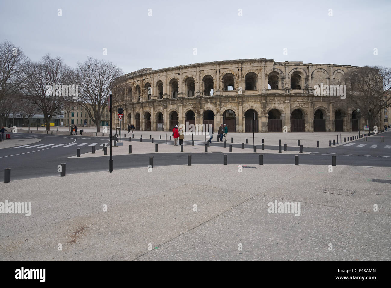 Boulevard de Arena und Charles de Gaulle - Nimes - Luberon (Provence) - Frankreich Stockfoto