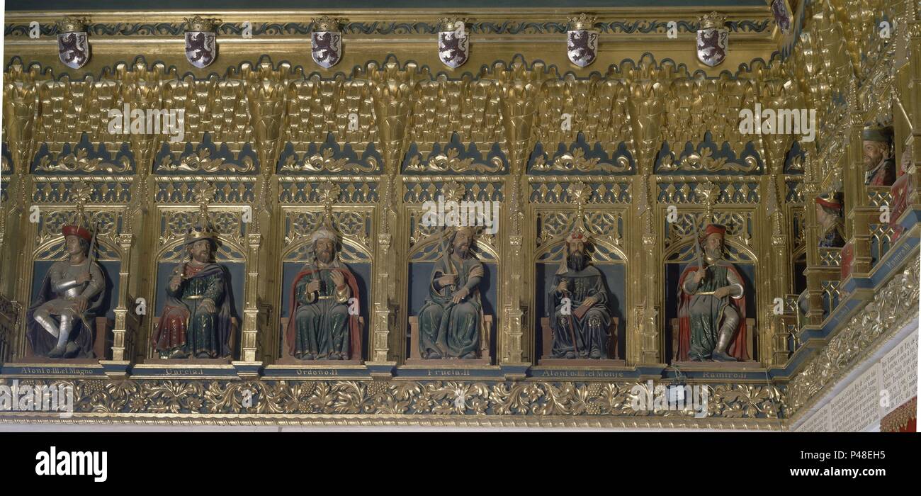 SALA DE LOS REYES - ESTATUAS DE LOS REYES DE LEON - ALONSO III-IV GARCIA ICH ORDONO II FRUELA II. Lage: ALCAZAR - INTERIEUR, Segovia, Spanien. Stockfoto