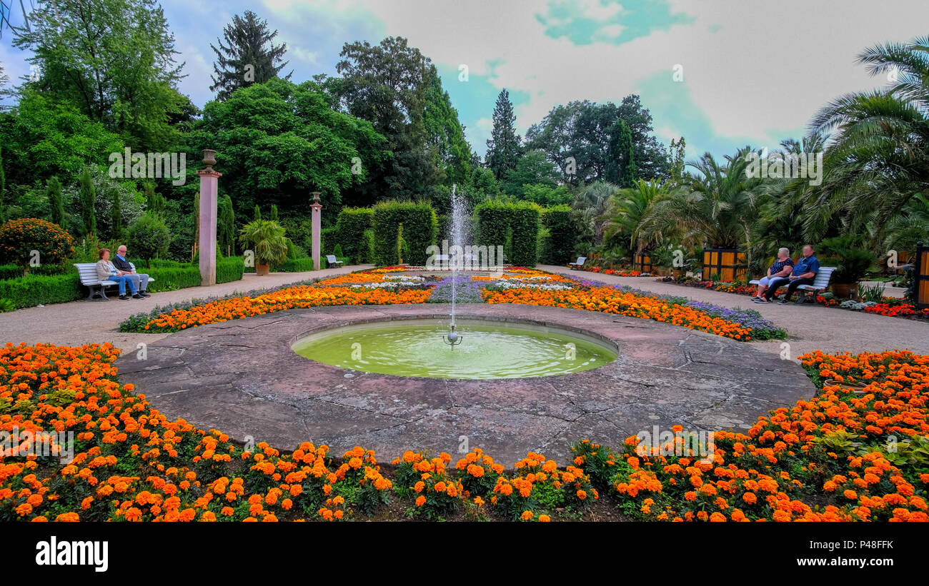 Kurpark in Bad Pyrmont im Sommer und bei schönem Wetter Stockfotografie -  Alamy