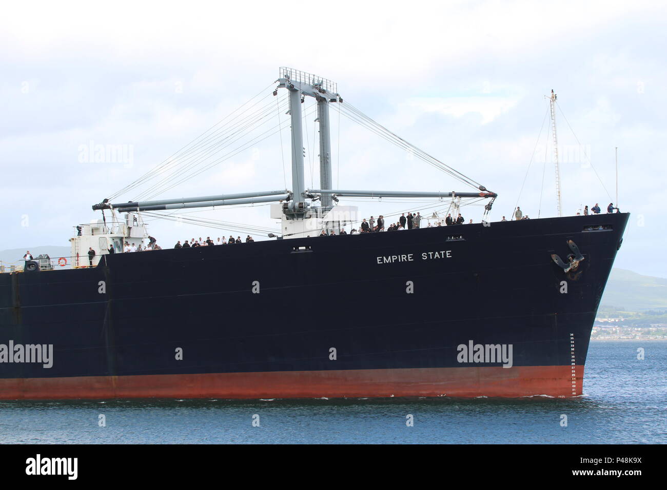 TS Empire State VI (T-AP-1001), ein Schiff der SUNY Maritime College betrieben, vorbei an Greenock während seiner Reise im Sommer 2018. Stockfoto