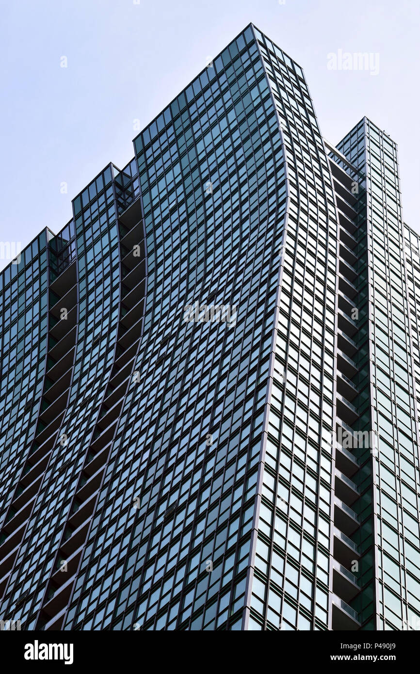 Abschnitt des Emerald Park Building von Rosario Varacalli auf der Yonge Street, North York, Ontario, Kanada Stockfoto