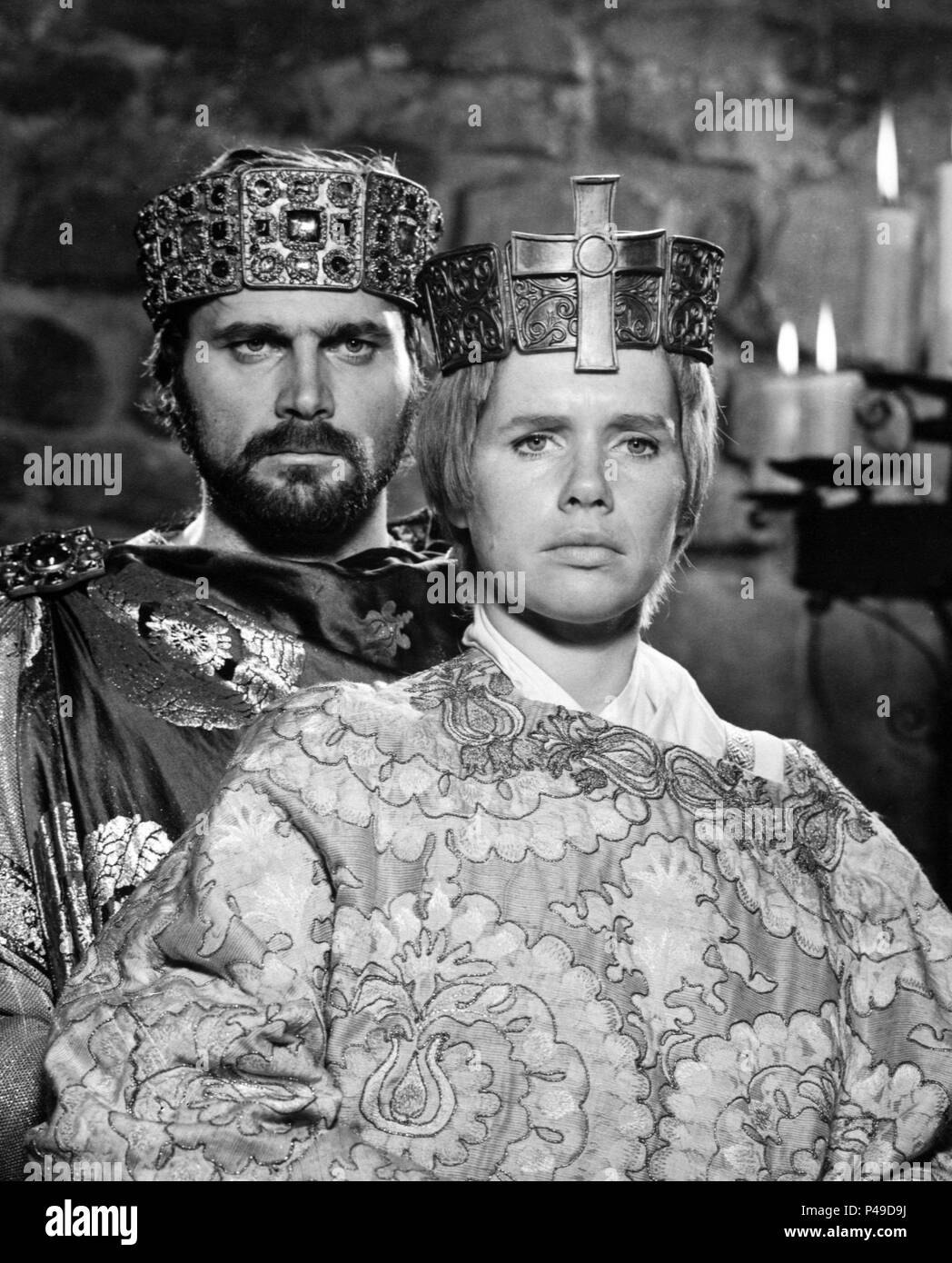 Original Film Titel: Die PÄPSTIN. Englischer Titel: Die PÄPSTIN. Regisseur: Michael Anderson. Jahr: 1972. Stars: Liv Ullmann; Franco Nero. Credit: KOMMANDO PRODUKTION EINRICHTUNG/Album Stockfoto