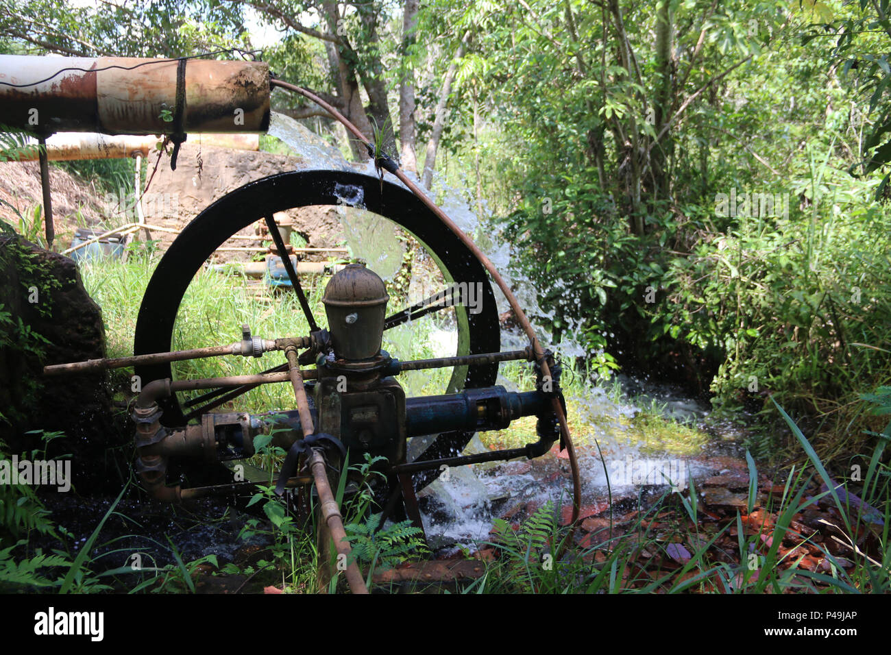 NOVA ANDRADINA, MS - 24.03.2015: - Roda Roda D ÁGUA d'água em Fazenda de Gado de Corte na Cidade de Nova Andradina, MS. (Foto: André Chaco/Fotoarena) Stockfoto