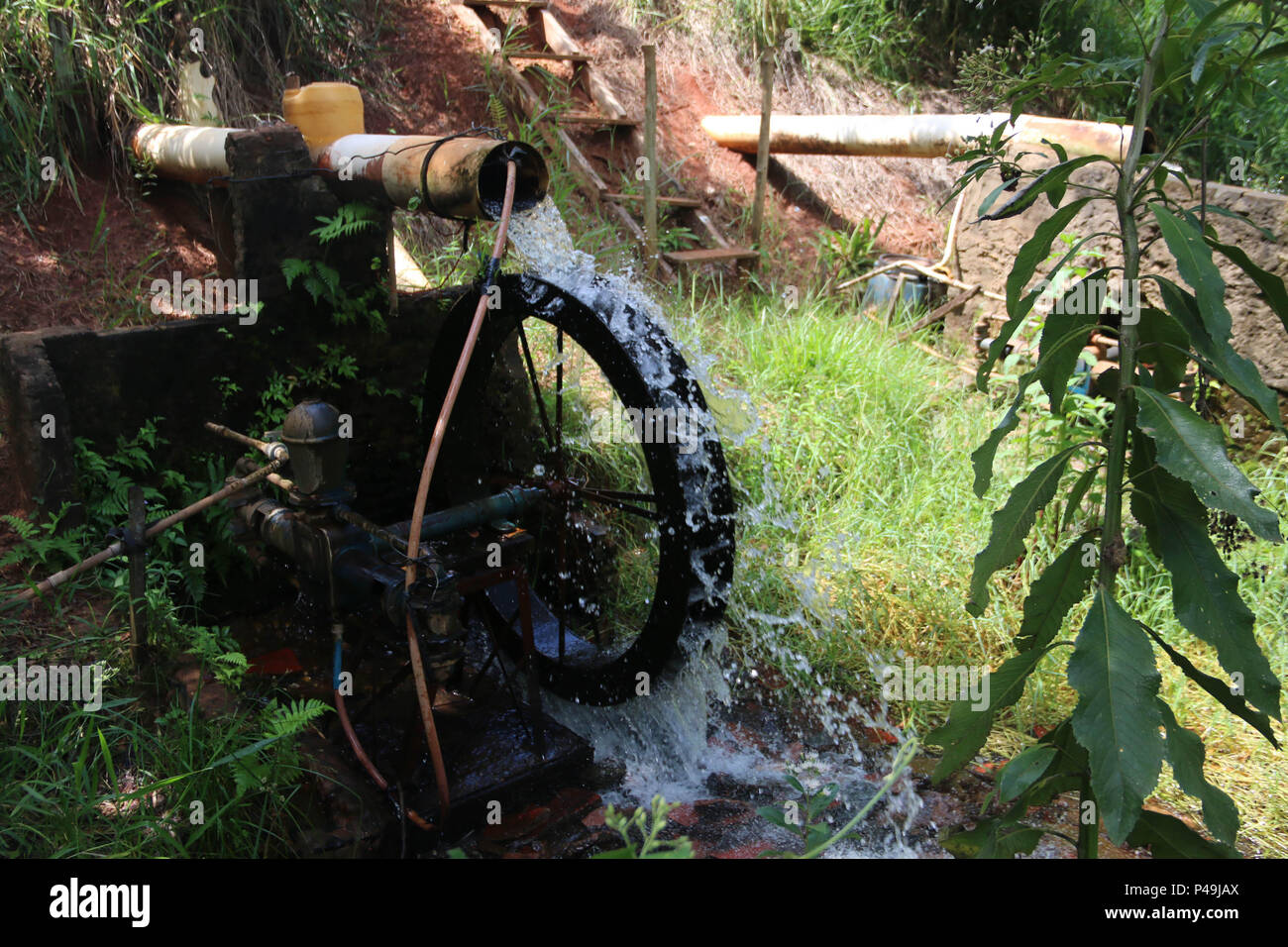 NOVA ANDRADINA, MS - 24.03.2015: - Roda Roda D ÁGUA d'água em Fazenda de Gado de Corte na Cidade de Nova Andradina, MS. (Foto: André Chaco/Fotoarena) Stockfoto