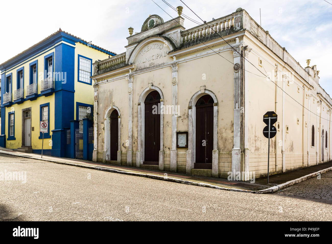 SÃO JOSÉ, SC - 11.07.2015: TEATRO ADOLPHO MELLO - Teatro Adolpho Mello (Teatro Municipal), Construído em 1854, é o Teatro mais Antigo de Santa Catarina e o terceiro Mais antigo do Brasil. (Foto: Ricardo Ribas/Fotoarena) Stockfoto