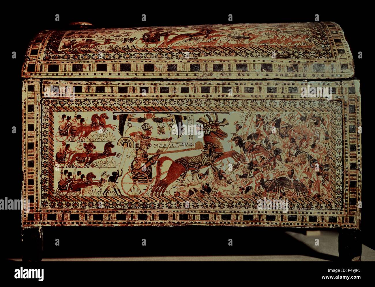 TESORO DE TUTANKAMON - COFRE DE MADERA PINTADA - BATALLA CONTRA ASIATICOS Y NUBIOS-XVIII DINASTIA. Ort: Ägyptisches Museum, Kairo. Stockfoto