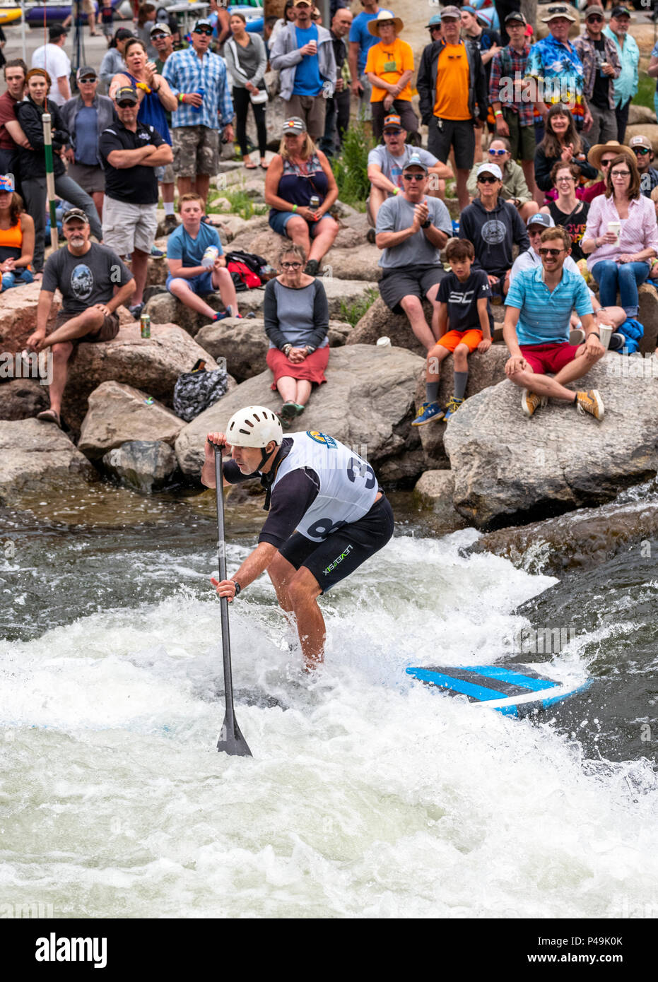 Wettbewerber Rennen im standup paddleboard Ereignis; Fibark River Festival; Arkansas River; Salida, Colorado, USA Stockfoto