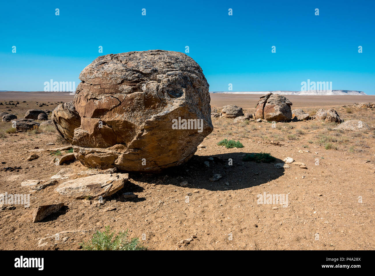 Geologische sphärischen Felsformationen an der Stelle als Senke der Kugeln am Kaspischen Depression Wüste bekannt, Aktau, Mangystau region, Kasachstan Stockfoto