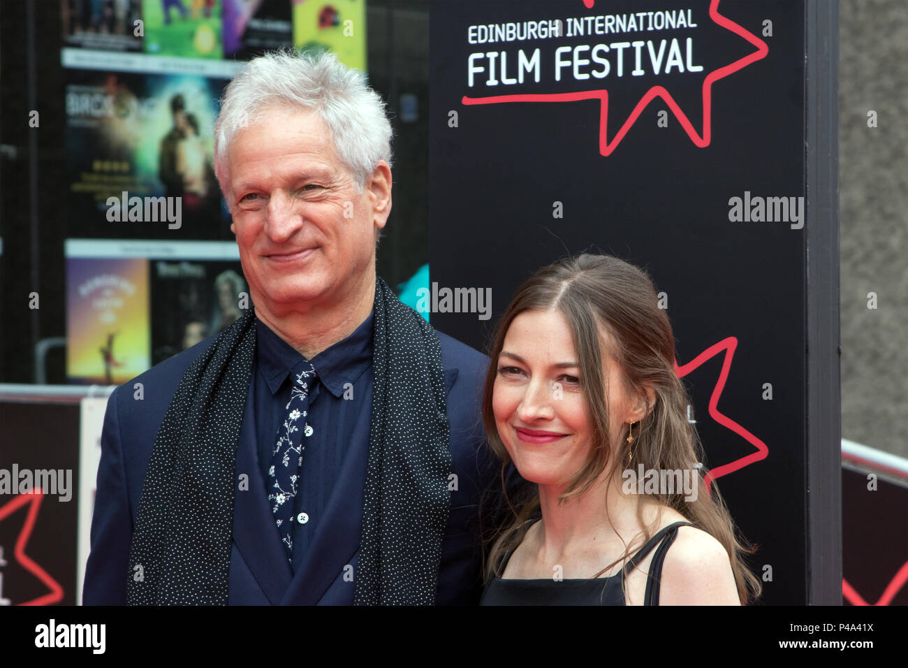 Edinburgh, Schottland, Großbritannien. 20 Juni, 2018. Direktor, Marc Turtletaub, und Schauspielerin, Kelly Macdonald, auf dem roten Teppich bei der Filmpremiere von Puzzle, auf dem Festival Theater, Edinburgh, Schottland. Puzzle ist ein 'delightful Film über eine Frau, die ihr Potenzial erreicht nach einer Lebenszeit von der Suche nach dem Anderen, anstatt das Konzentrieren auf sich." Dieses Screening ist Teil der öffnung Nachtgala Strand an der Edinburgh International Film Festival 2018 (EIFF), die zwischen dem 20. Juni und 1. Juli 2018 läuft. Iain McGuinness/Alamy leben Nachrichten Stockfoto