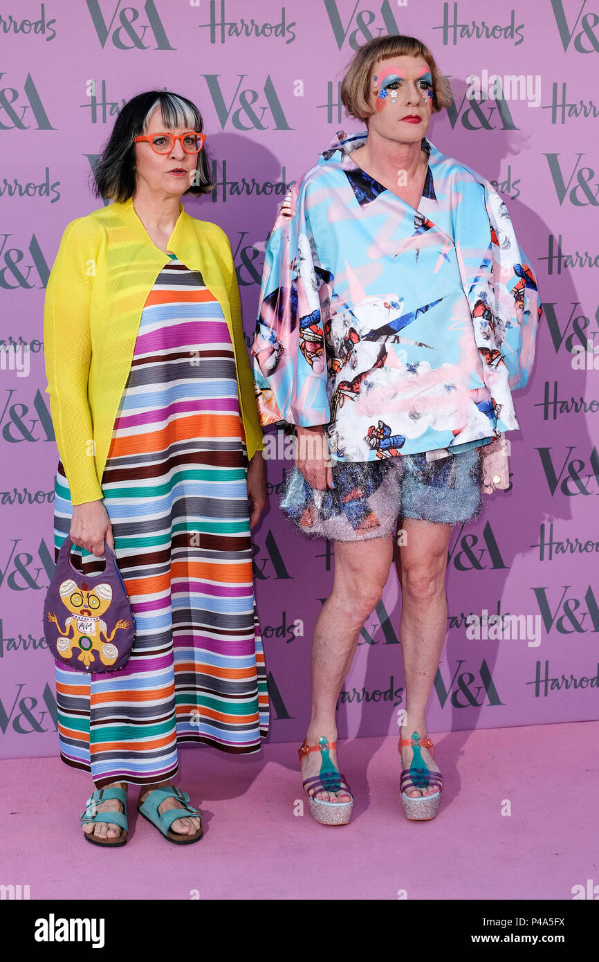 London, Großbritannien. 20 Juni, 2018. Grayson Perry und Philippa Perry im Victoria und Albert Museum Sommer Party am Mittwoch, den 20. Juni 2018 bei V&A Museum in London statt. Im Bild: Grayson Perry, Philippa Perry. Bild von Julie Edwards. Credit: Julie Edwards/Alamy leben Nachrichten Stockfoto