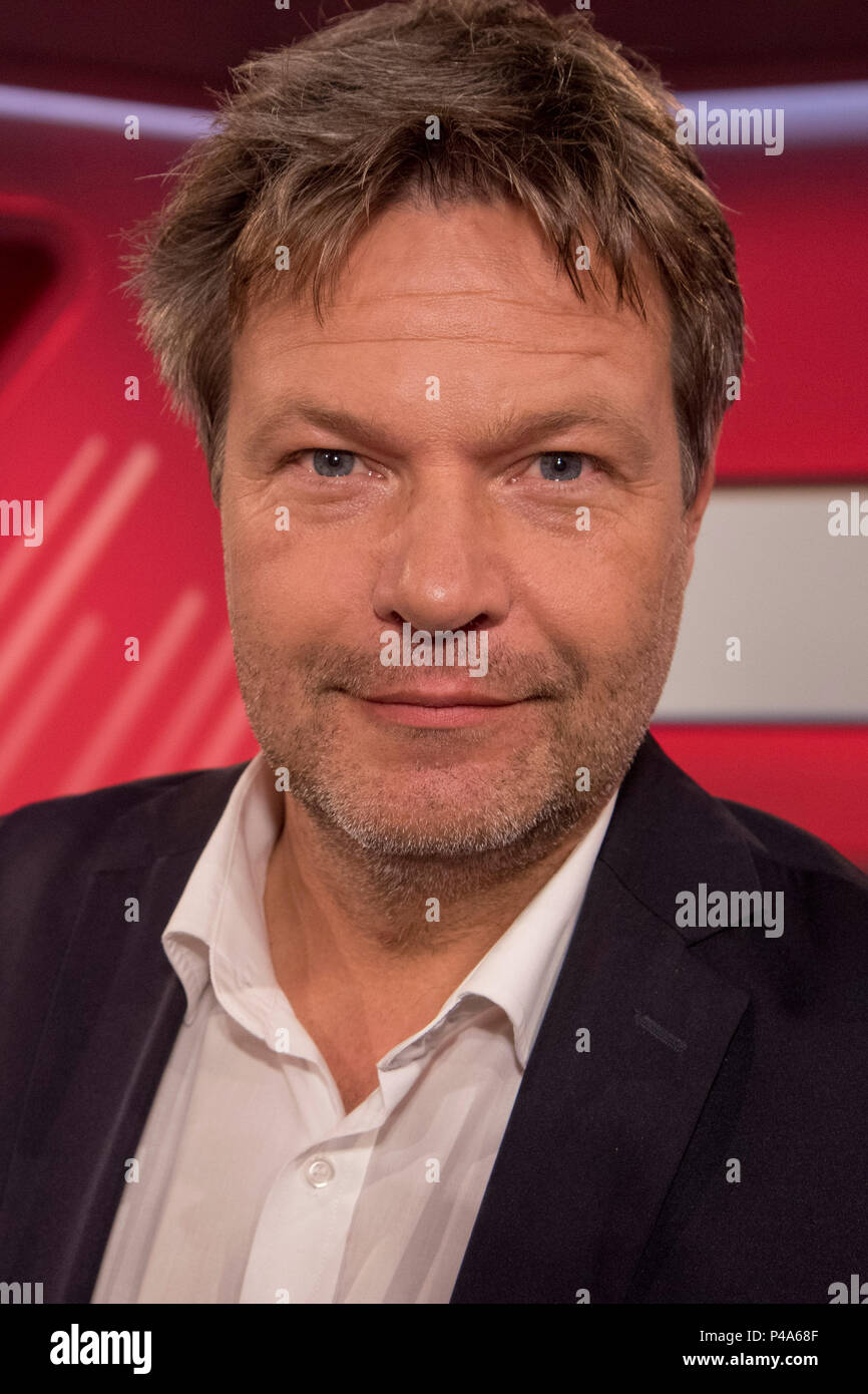 Köln, Deutschland. 04 Feb, 2014. Robert Habeck, Politiker, BâA™ 90/GrÃƒÂ © (Chef) Portraet, Porträt, Porträt, 7/8-Einzelbild, einzigen Motiv, "aischberger", Talk Show, WDR/ARD, 20.06.2018. | Verwendung der weltweiten Kredit: dpa/Alamy leben Nachrichten Stockfoto