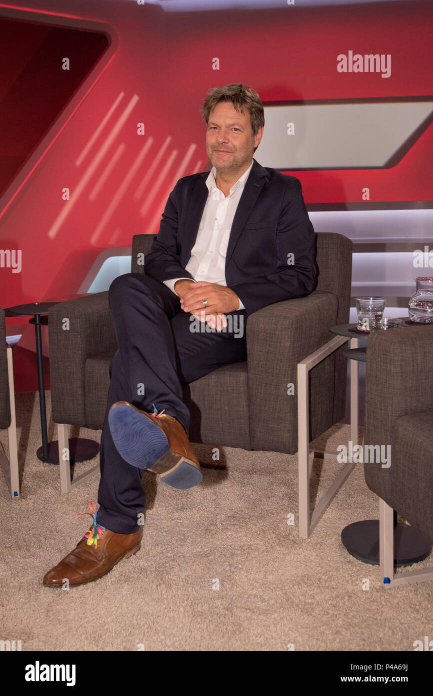 Köln, Deutschland. 04 Feb, 2014. Robert Habeck, Politiker, BâA™ 90/GrÃƒÂ © (Chef) Portraet, Porträt, Porträt, 7/8-Einzelbild, einzigen Motiv, "aischberger", Talk Show, WDR/ARD, 20.06.2018. | Verwendung der weltweiten Kredit: dpa/Alamy leben Nachrichten Stockfoto