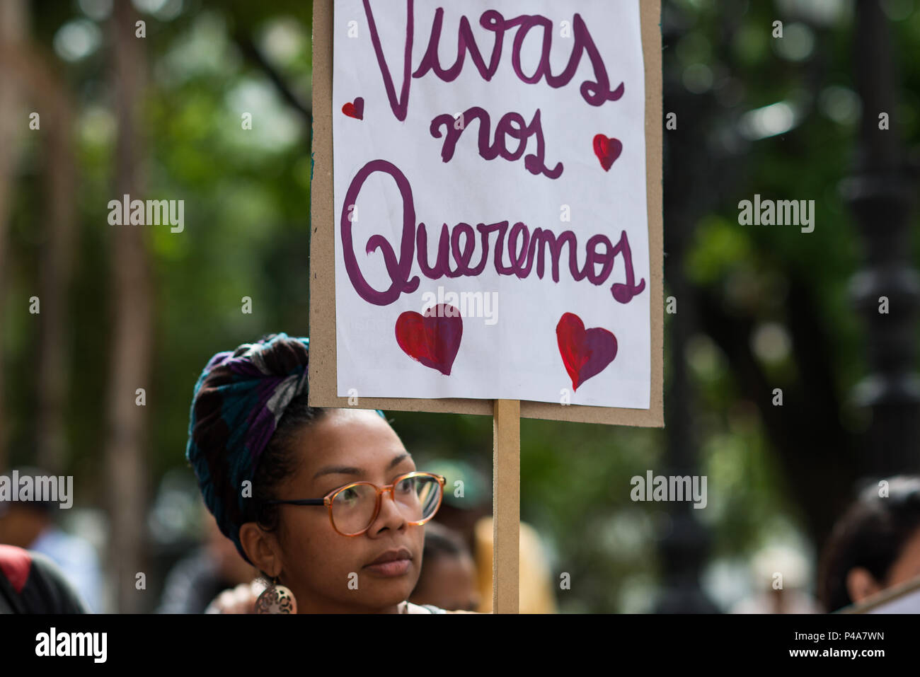 Caracas, Venezuela. 20. Juni 2018. Menschen zur Teilnahme an einer Demonstration vor der Nationalen Verfassungsgebenden Versammlung von Venezuela, die Einbeziehung von rechtlichen, sichere und kostenlose Abtreibung in einer Verfassungsreform zu verlangen. Marcos Salgado/Alamy leben Nachrichten Stockfoto