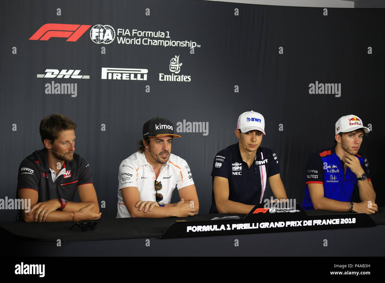 Circuit Paul Ricard, Frankreich. 21 Juni 2018, Circuit Paul Ricard, Le Beausset, Frankreich; Französische Formel 1 Grand Prix, Treiber Ankünfte und Pressekonferenz, Scuderia Toro Rosso, Pierre Gasly, Sahara Force India, Esteban Ocon, McLaren, Fernando Alonso und Haas F1 Team, Romain Grosjean Credit: Aktion Plus Sport Bilder/Alamy leben Nachrichten Stockfoto