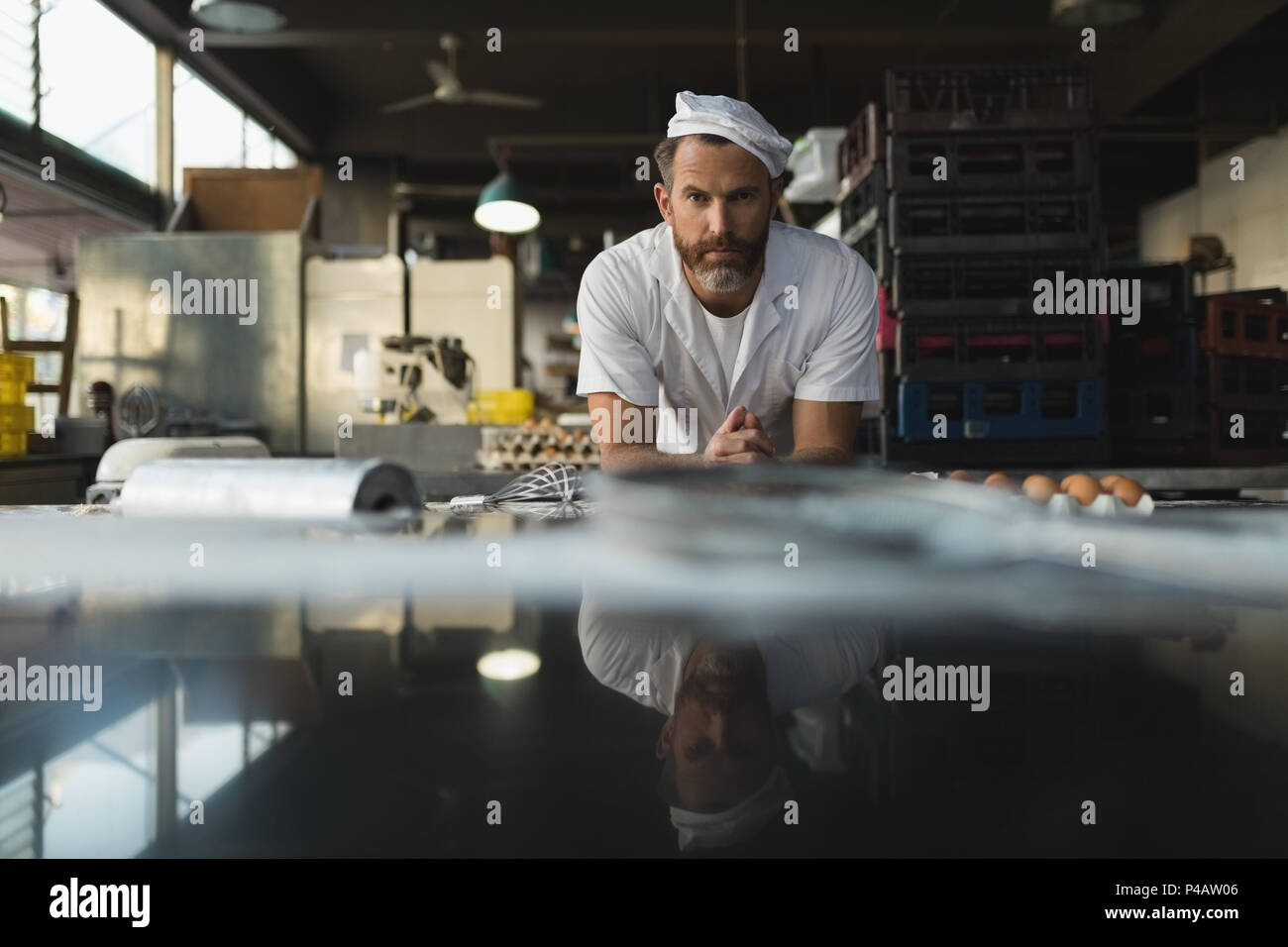 Männliche Bäcker in der Bäckerei Stockfoto