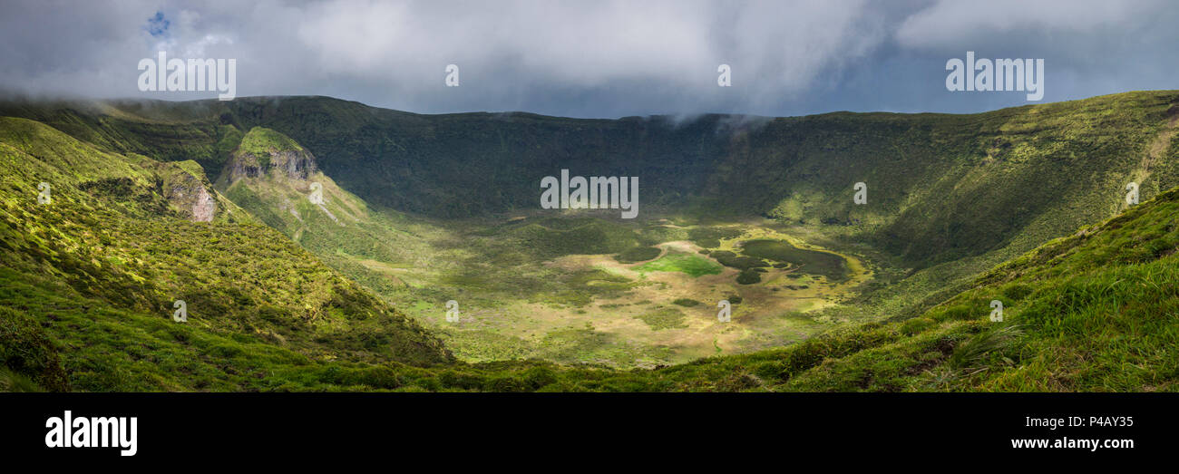 Portugal, Azoren, Faial Island, Cabeco Gordo, auf die Caldera Stockfoto