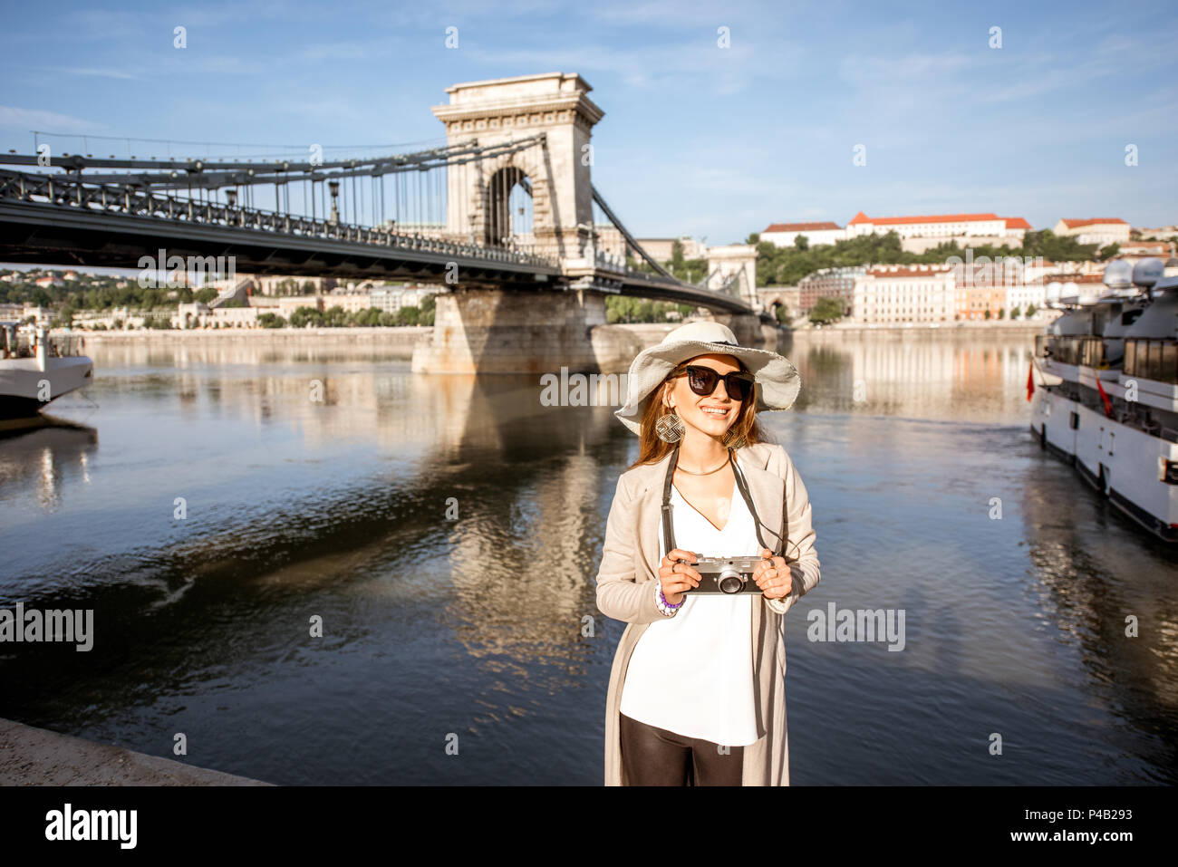 Frau in Budapest reisen Stockfoto