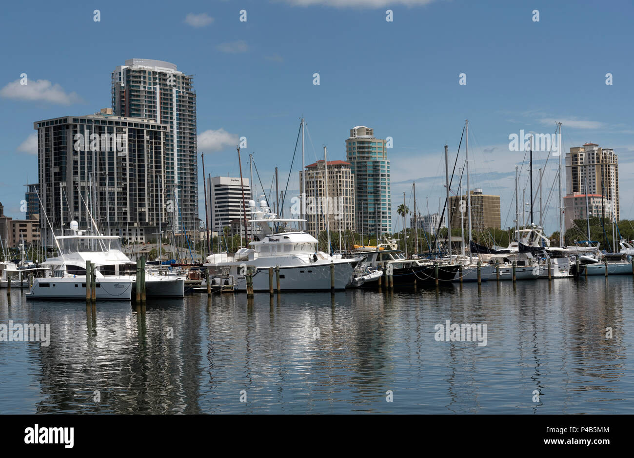 St. Petersburg, Florida, USA, 2018. Luxus Boote am Wasser in der Innenstadt von St. Petersburg, FL, USA Stockfoto