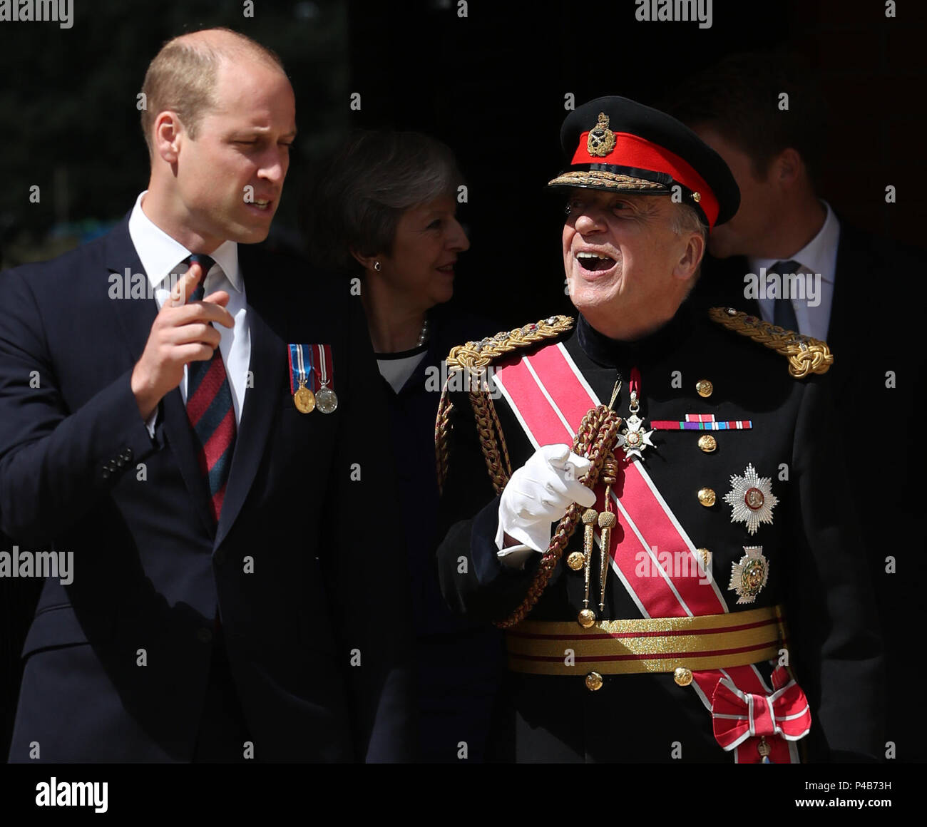Der Herzog von Cambridge (links) und General Sir Timothy Granville-Chapman Besuchen die offizielle Übergabe der neu errichteten Verteidigung und Nationale Rehabilitation Centre (DNRC) am Stanford Hall Estate, Nottinghamshire, zur Nation. Stockfoto