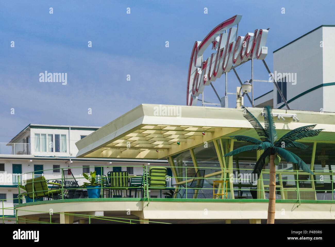 USA, New Jersey, Jersey Shore, Wildwoods, 1950s-era Doo-Wop Architektur, Karibik Motel, Leuchtreklame Stockfoto