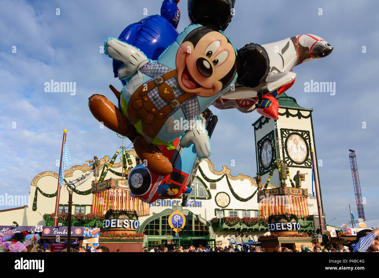 Hovering Mickey Mouse Balloon Stockfotos und -bilder Kaufen - Alamy