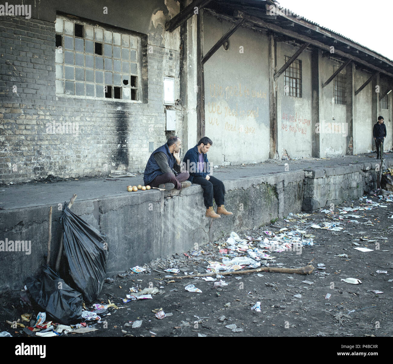 Lager in Belgrad, im März 2017, jeden Tag kommen mehr Flüchtlinge in die warehoiuses, vor allem aus Bulgarien, viele von ihnen Kinder und Jugendliche. Stockfoto